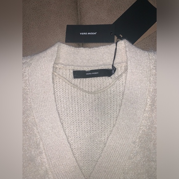 Vero Moda Womens Soft Beige Birch Loopi Sleeveless V-Neck Vest NEW size S & M - Picture 4 of 4